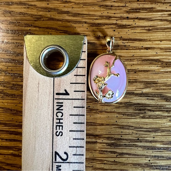 925 Sterling Silver Gold Plated Pink Conch Shell Pendant - Picture 9 of 10